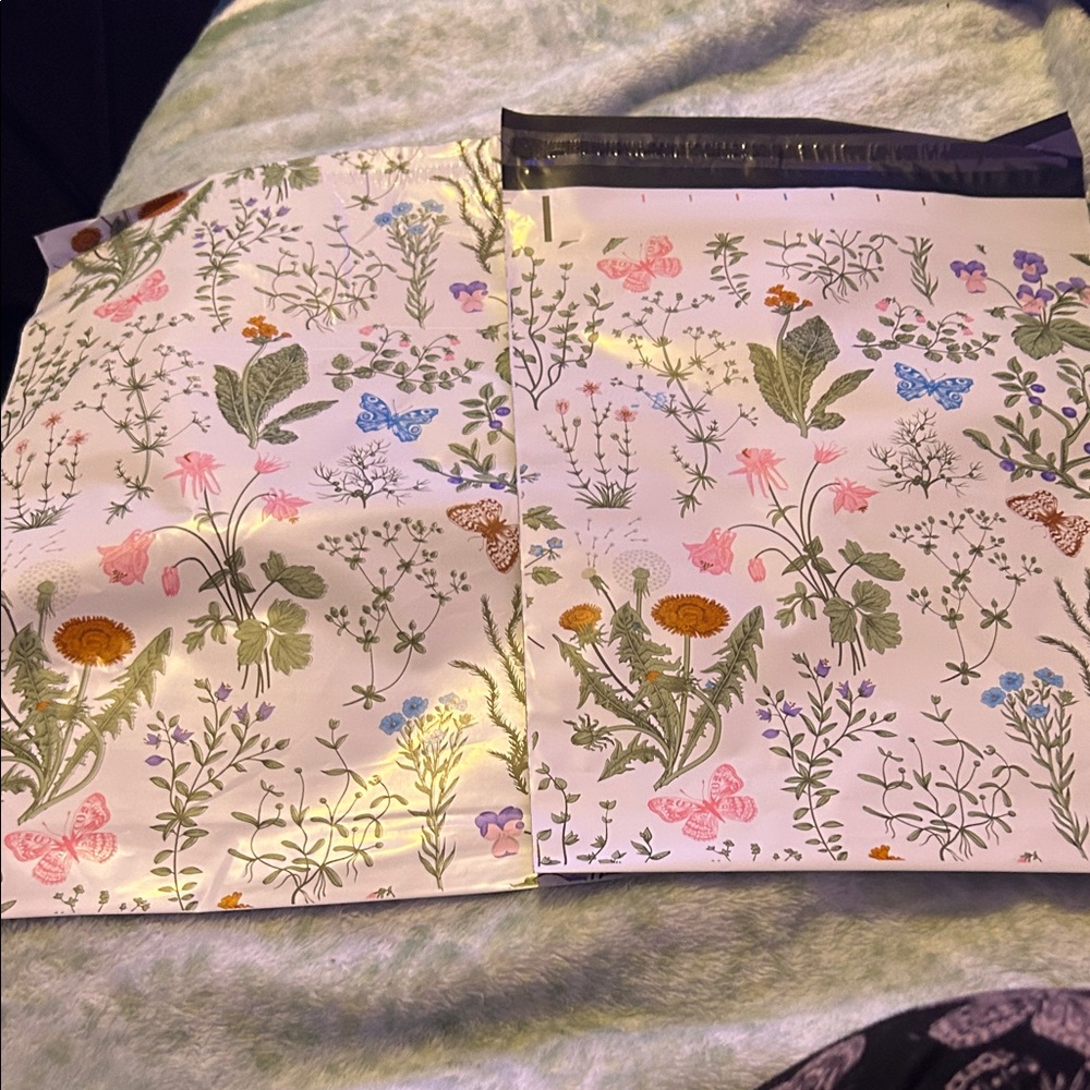 20 10X13 poly mailers
